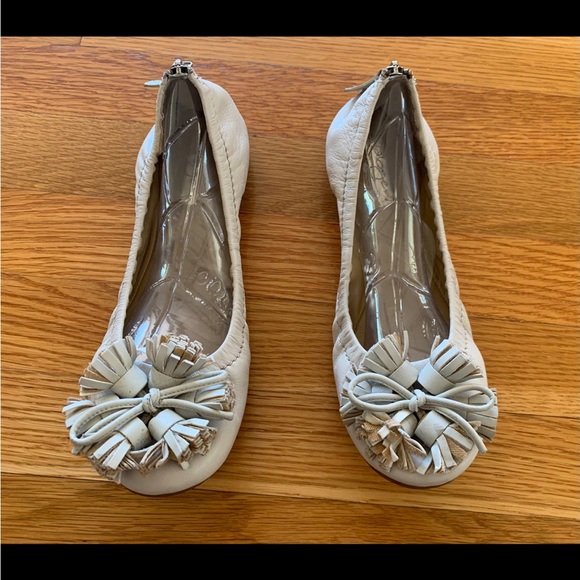 Halogen Womens Ivory Leather Flower Tassel Embellished Ballet Flats Shoes Sz 8 M